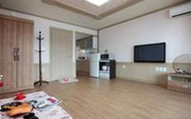 Namhae Jijok Pension