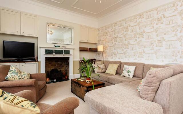 Veeve  2 Bed House On Leppoc Road Clapham