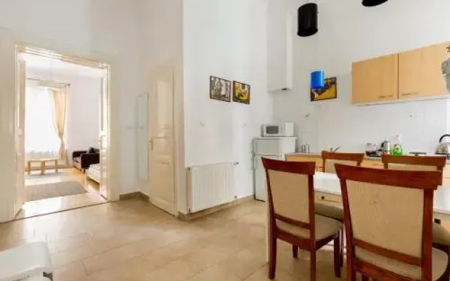 Kazinczy 32/II-Piano Central Apartments