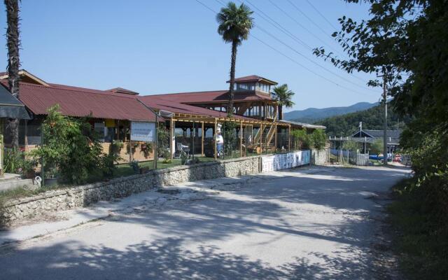 Acarlar Zumrut Bahce