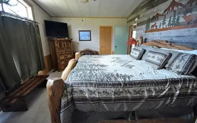 Buckhorn Cabin - 3 Br condo by RedAwning