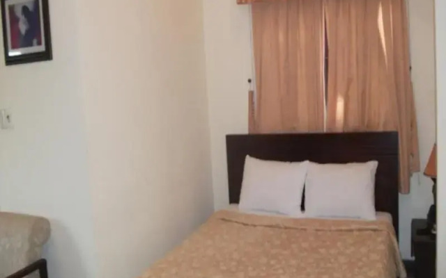 Y Van Hotel