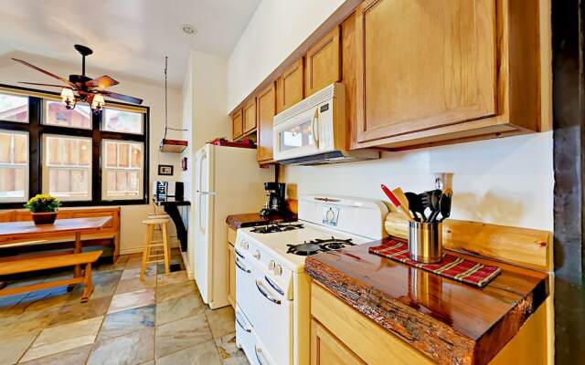 637 Talmadge Road Cabin