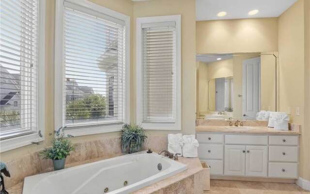 Collier Court 3 - Six Bedroom Home