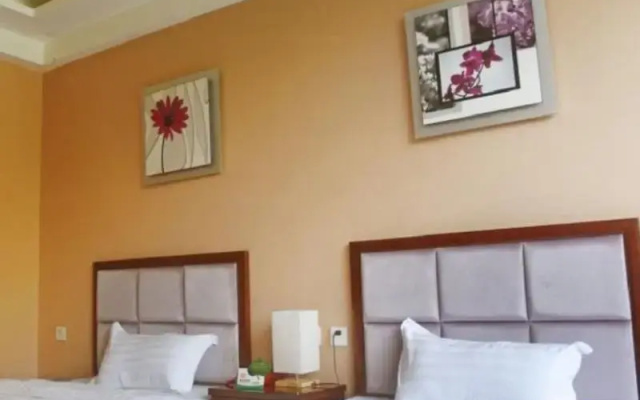 Chengdu Lying Dragon Lake Hotel