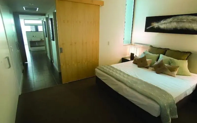 Bright Point Deluxe Holiday Home