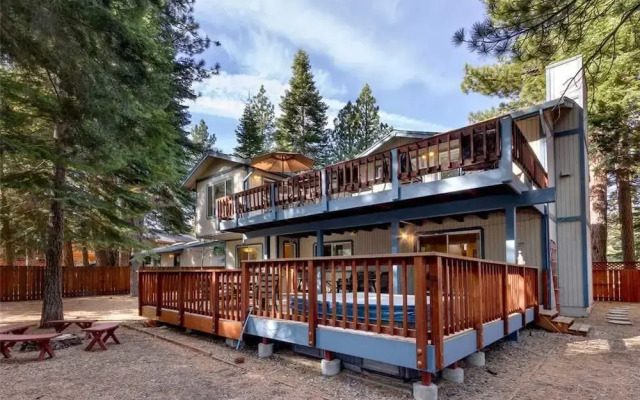 Tahoe Villa Bonita by RedAwning