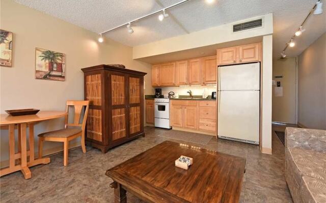 Royal Kahana 617 by RedAwning