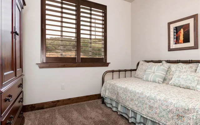 Blackrock Ridge Condo by RedAwning