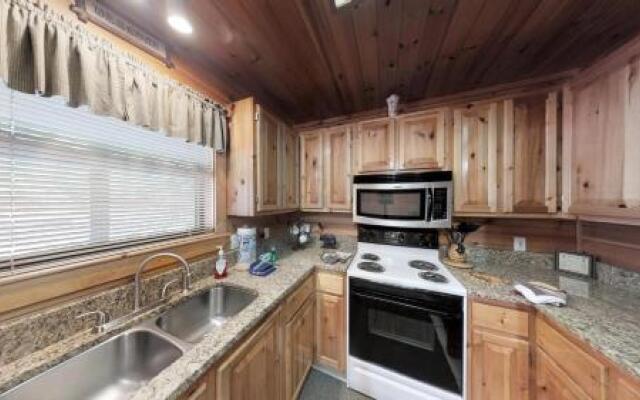 Bearly Visible - 2 Br Cabin
