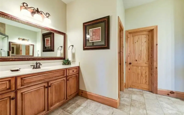 Pool On Summit Point - Four Bedroom Cabin