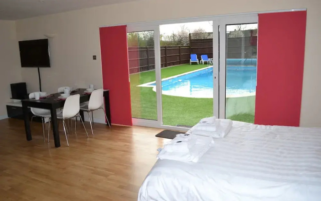 The Pool House at Upper Farm Henton
