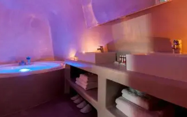 Evmenia Luxury Cave Villa
