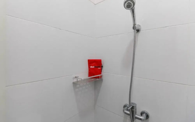 RedDoorz Plus @ Pecenongan