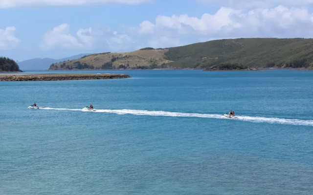 Oasis 25 Hamilton Island