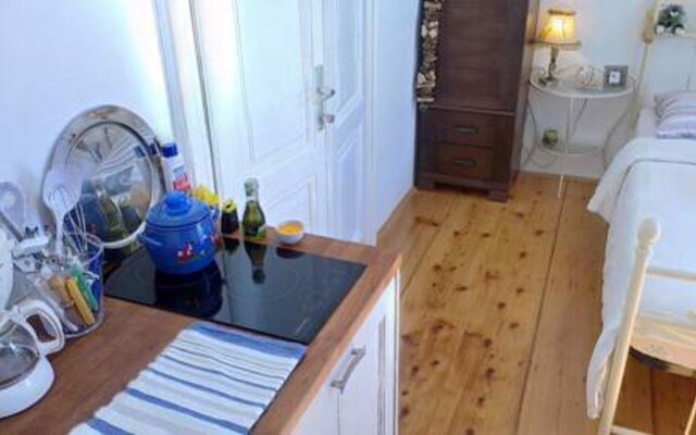 Old Dinka Studio Apartment