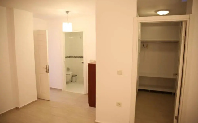 Important Group Villa Royal