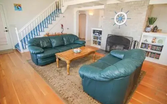 Ocean's Edge - 4 Br home by RedAwning