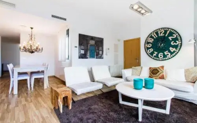 Valencia Boutique Center