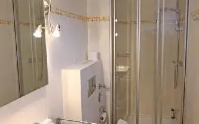 Boarding House Sensenskiin