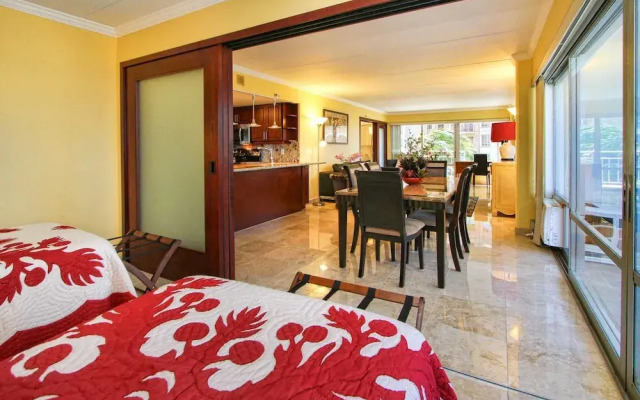 Ala Moana Condo 1777-9 by RedAwning