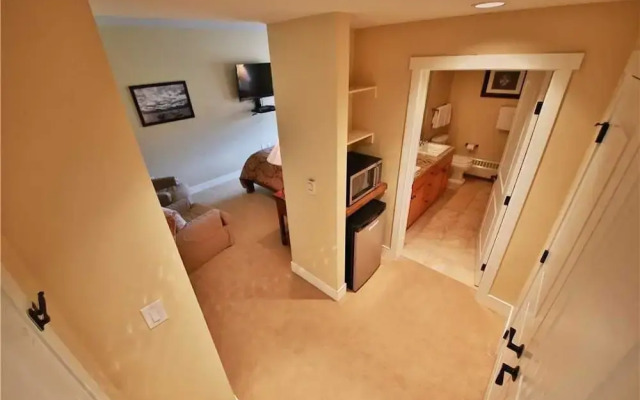 Base Camp One 416C Penthouse - 3 Br Condo