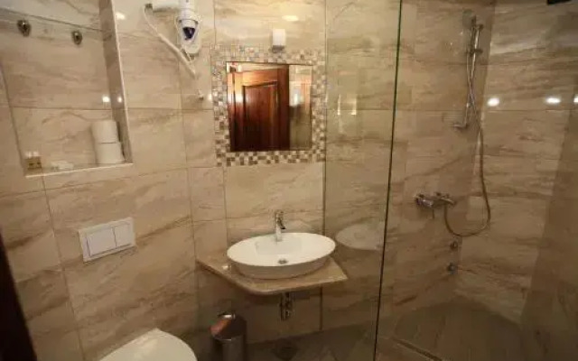 Apis Hotel