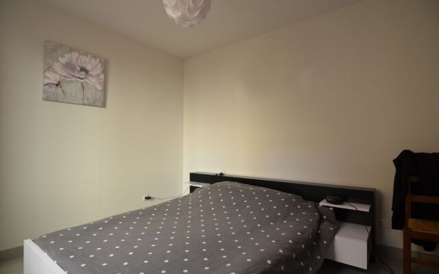 Apartment 4 persons with balcony near tramway Port of Nice district