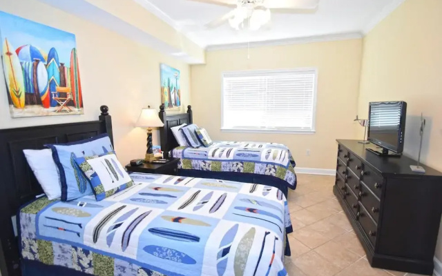 Bahia Vista I 403 3 Br condo by RedAwning