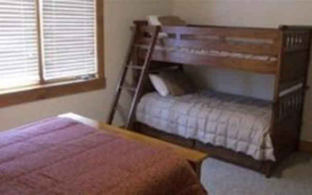 Russell Home by Avantstay Expansive Deck, Stunning Views & Hot Tub!