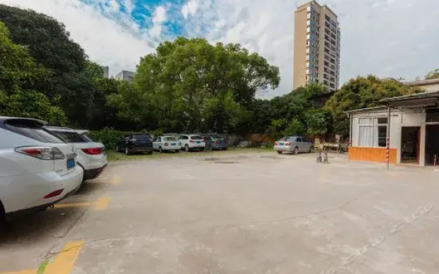 Liuhe Business Hotel