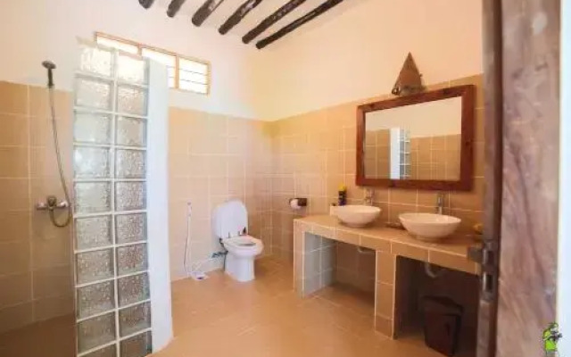 Red Monkey Beach Lodge