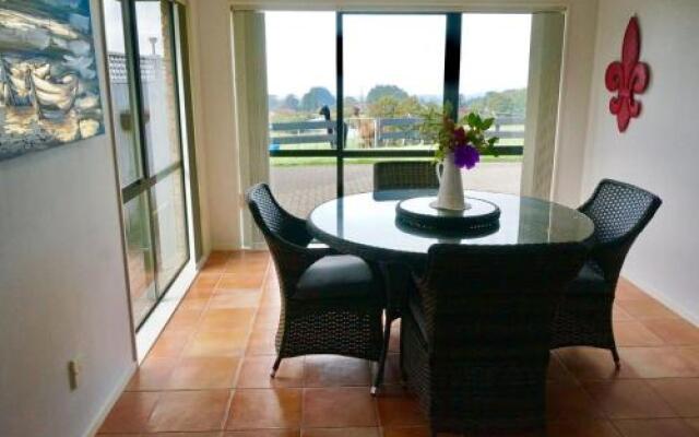 YiFan Lake View Manor In Rotorua