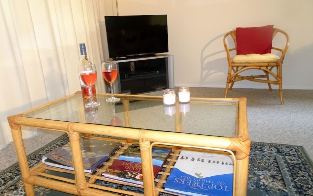 Smokebush Cottage with WIFI – Guest Rooms – Turangi