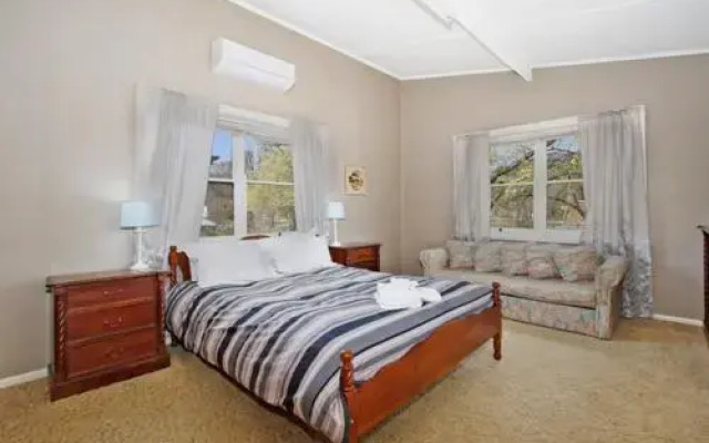 Le Chateau - Centrally located
