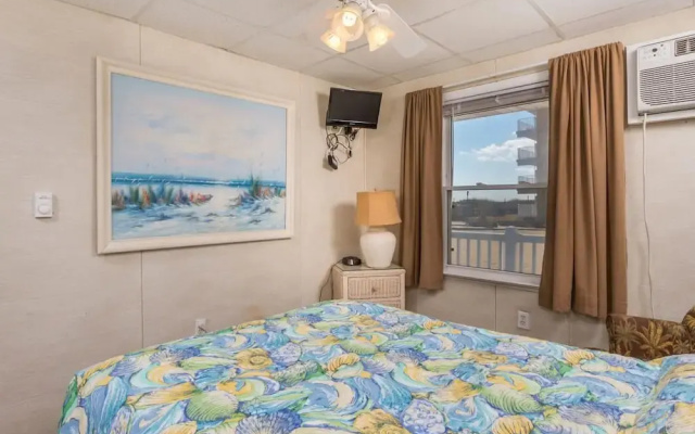 46th St Windjammer 101 3Br Condo
