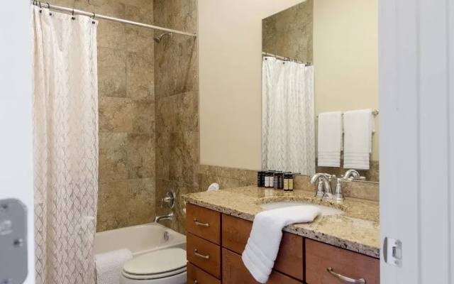 Spacious 3 BR Near Downtown by Domio