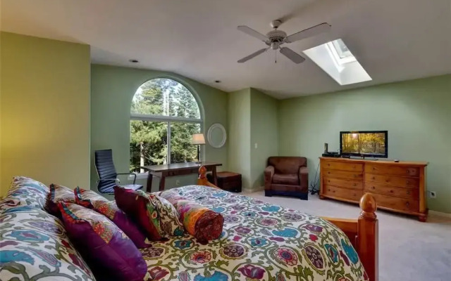 Tahoe Villa Bonita by RedAwning