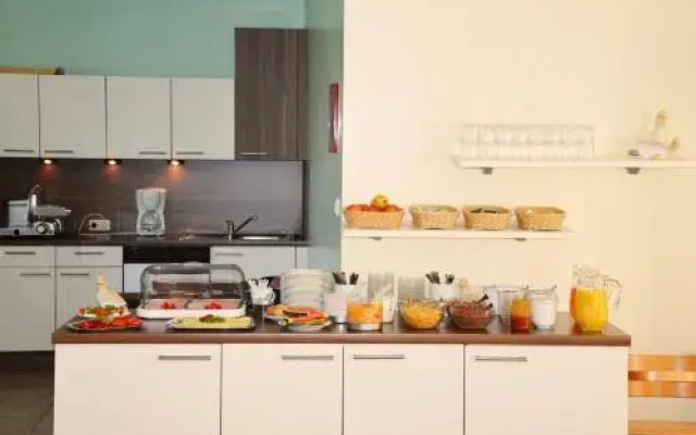 Weinhof & Gästehaus Dombi Weiss