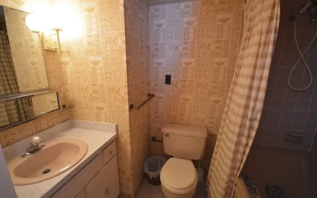 Covington Towers 22 2 Br condo by RedAwning