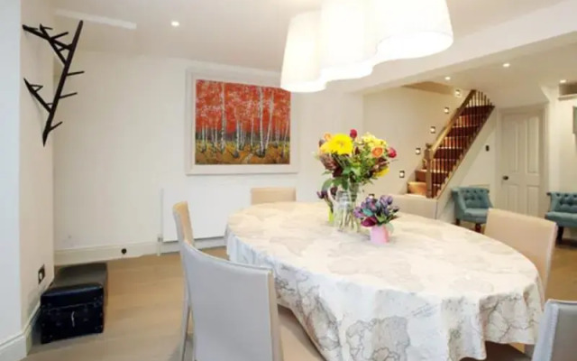 Veeve  4 Bed Family House On Broadhinton Rd Clapham