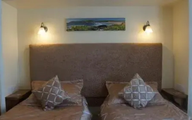 Poplars Hotel