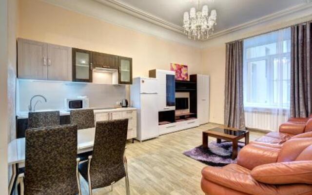 Belyye Nochi U Nevskogo