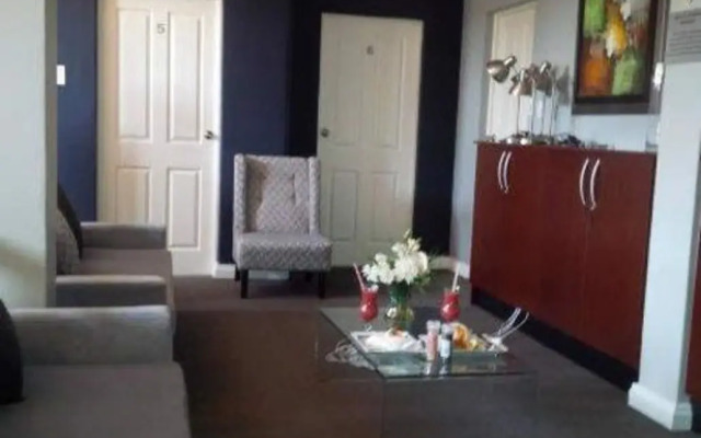 1st Class Manor B&B