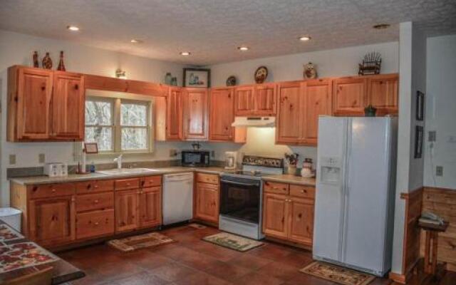 Riverbend Reserve' Cabin w/Pvt Yard+Fire Pit