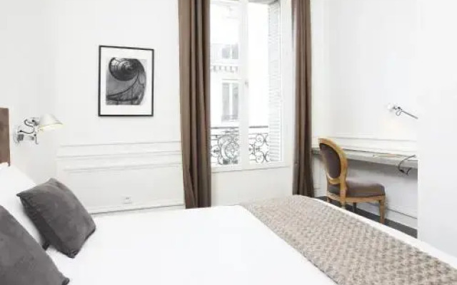 Luxury 3 Bedrooms Le Louvre I by Livinparis