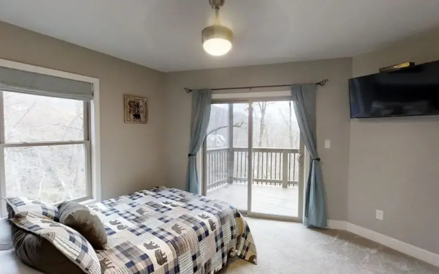 Distiller's Den 2 Bedroom Cabin by RedAwning