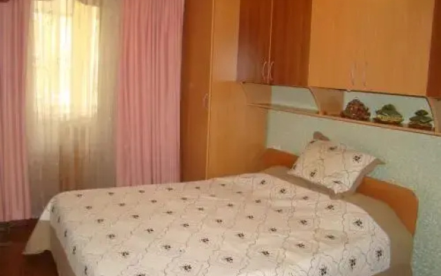 Apartment on mikroraion Parus