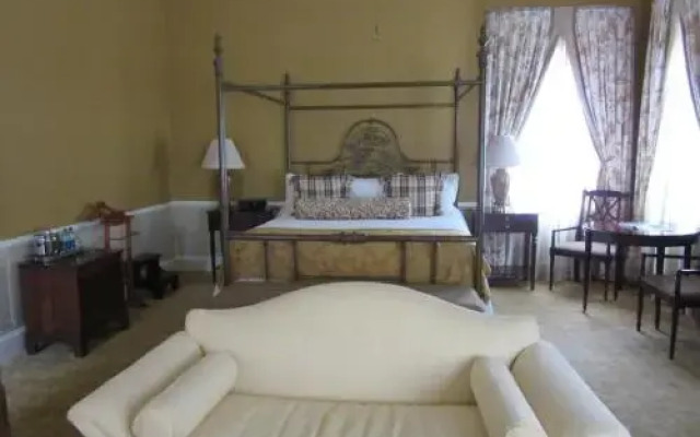 Woodlands Inn