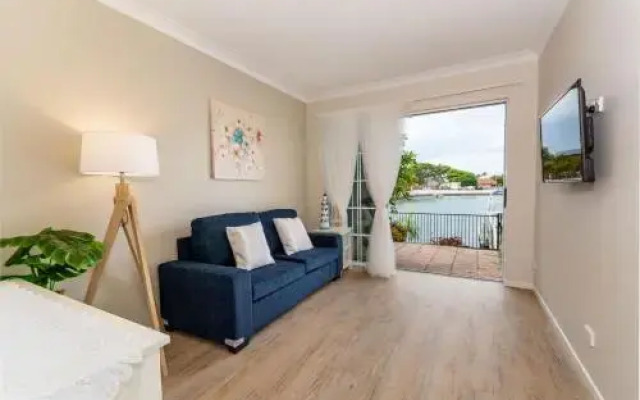 Elegant Waterfront Gem where the Ocean meets the Canal!